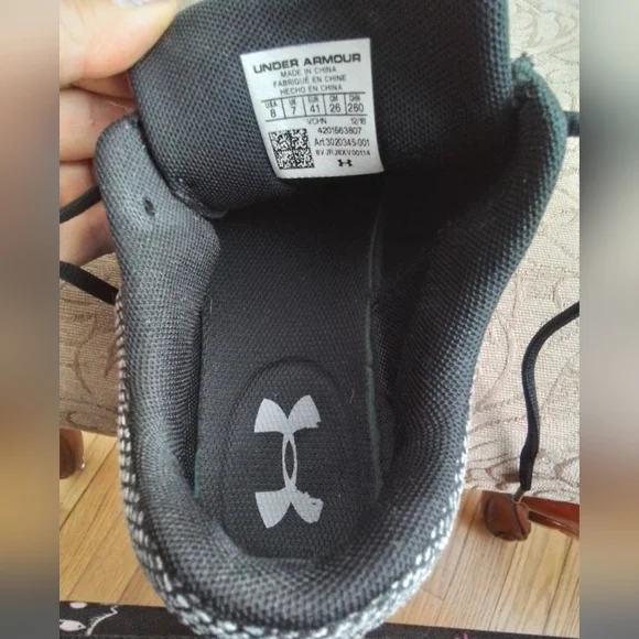 Under Armour sneakers - Picture 5 of 6